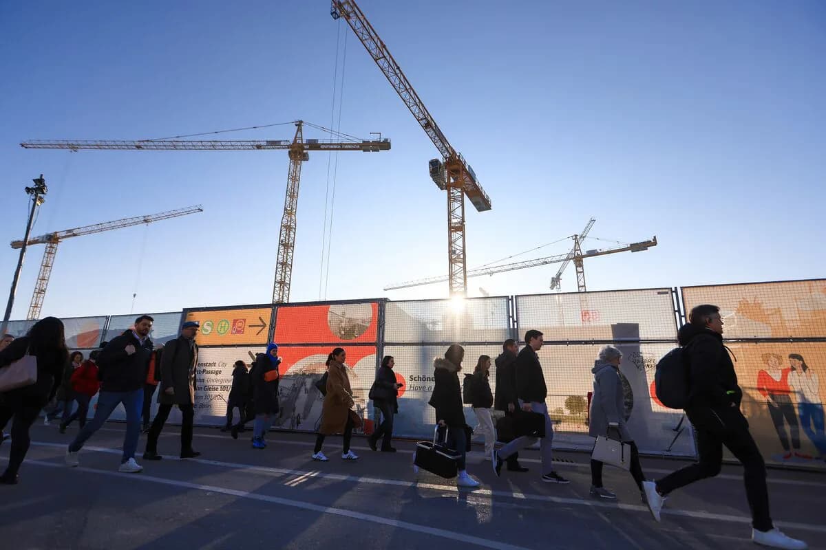 Almanya Sanayisinden Kritik Sinyal: İran Savaşı Sonrası İlk Artış Geldi Almanya Sanayisinden Kritik Sinyal: İran Savaşı Sonrası İlk Artış Geldi