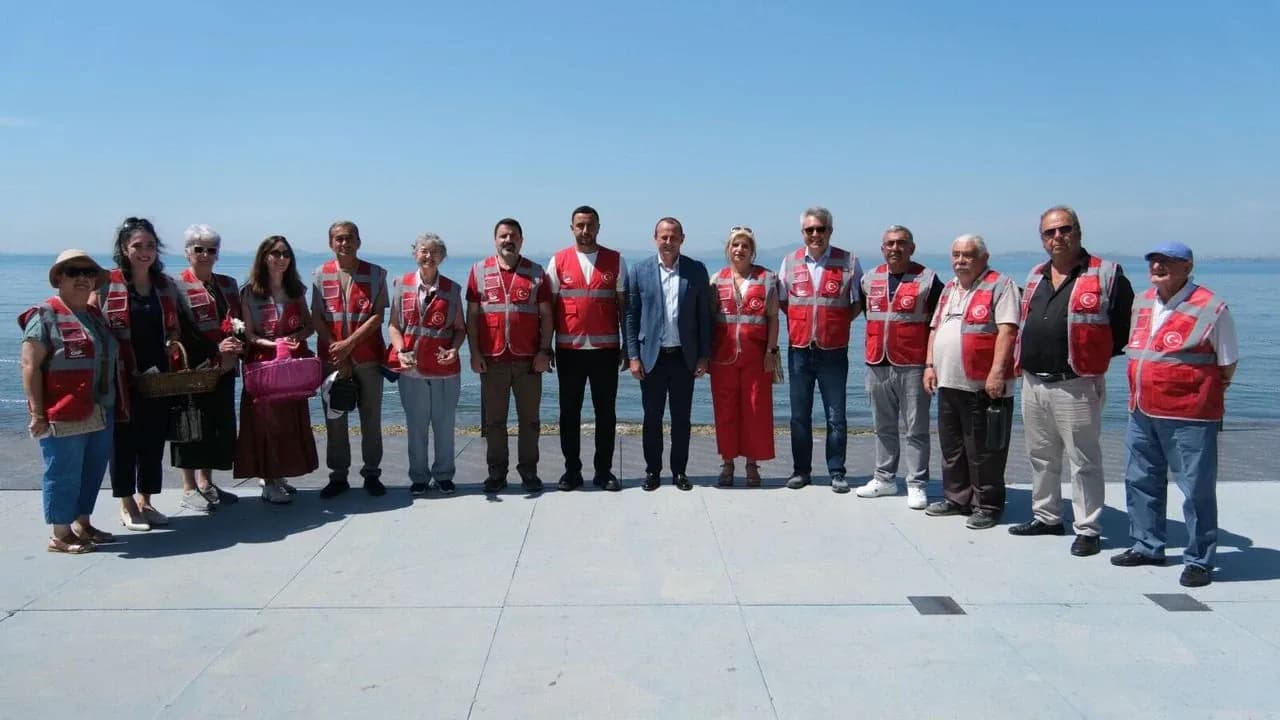 Çiftlikköy'de Doğaya Nefes Olacak Yöntem: Tohum Topları Dağıtıldı Çiftlikköy'de Doğaya Nefes Olacak Yöntem: Tohum Topları Dağıtıldı