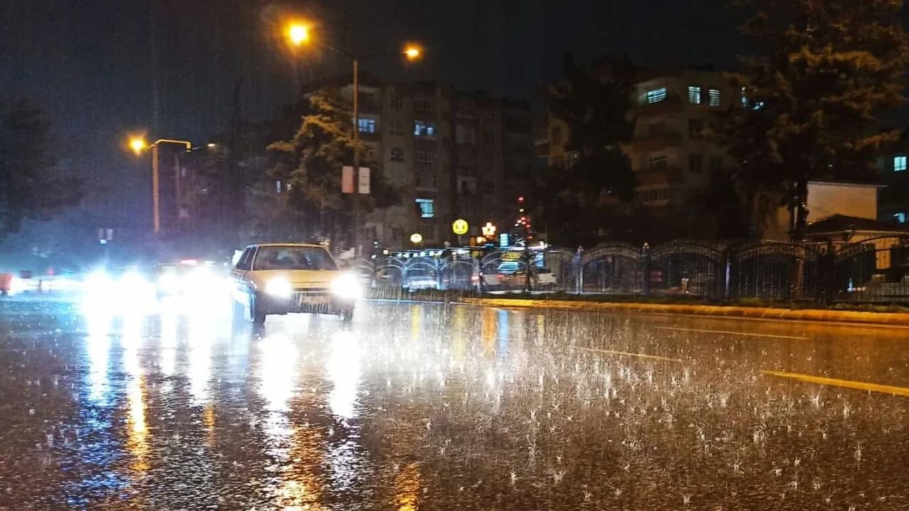 Kritik Hava Uyarısı: Bugün Hangi İllerde Kuvvetli Yağış Bekleniyor? Kritik Hava Uyarısı: Bugün Hangi İllerde Kuvvetli Yağış Bekleniyor?