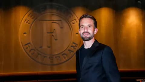 Feyenoord'dan Charles Vanhoutte Hamlesi: Resmi Teklif Yapıldı Feyenoord'dan Charles Vanhoutte Hamlesi: Resmi Teklif Yapıldı