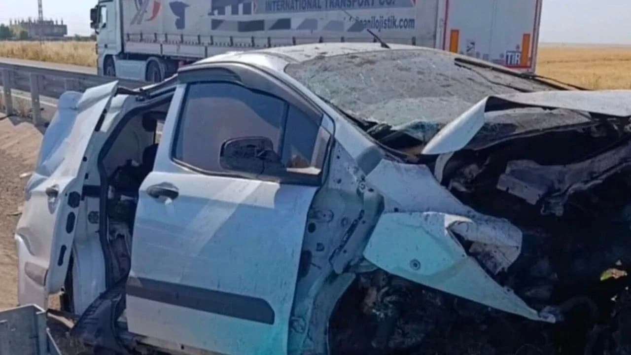 Nusaybin'de Feci Kaza: Kontrolden Çıkan Araç Bariyerlere Çarptı, 1 Ölü 2 Yaralı Nusaybin'de Feci Kaza: Kontrolden Çıkan Araç Bariyerlere Çarptı, 1 Ölü 2 Yaralı