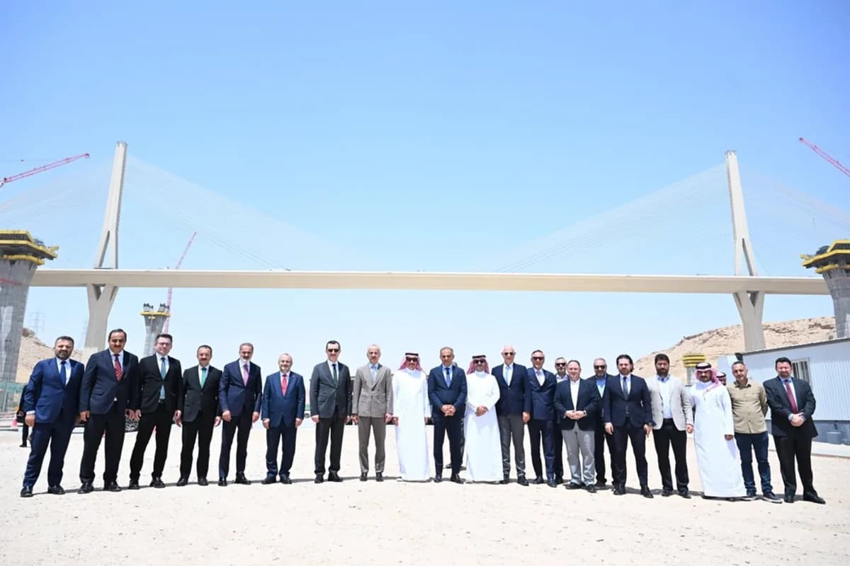 Bakan Uraloğlu Riyad'da: Türkiye ve Suudi Arabistan Arasında Yeni Ulaşım Hamlesi Bakan Uraloğlu Riyad'da: Türkiye ve Suudi Arabistan Arasında Yeni Ulaşım Hamlesi
