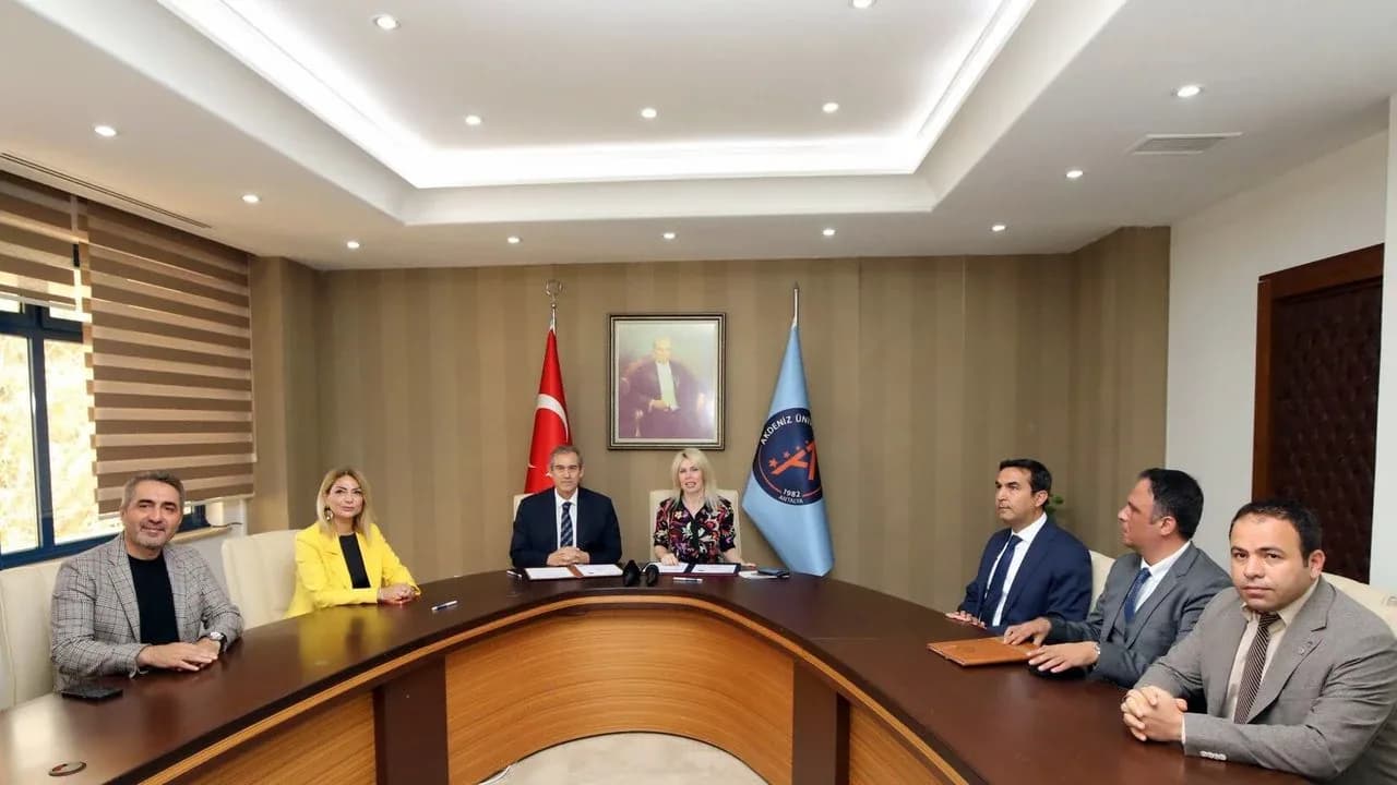 Antalya'da Dev Sağlık Hamlesi: ATSO'dan Akdeniz Üniversitesi Hastanesi'ne 50 Milyon TL Destek Antalya'da Dev Sağlık Hamlesi: ATSO'dan Akdeniz Üniversitesi Hastanesi'ne 50 Milyon TL Destek