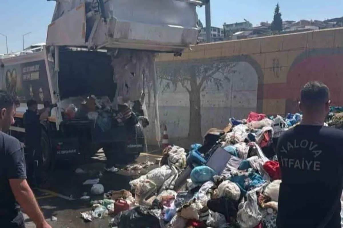 Yalova'da Ezber Bozan Hamle: Yanan Çöp Aracını İtfaiyeye Sürdü Yalova'da Ezber Bozan Hamle: Yanan Çöp Aracını İtfaiyeye Sürdü