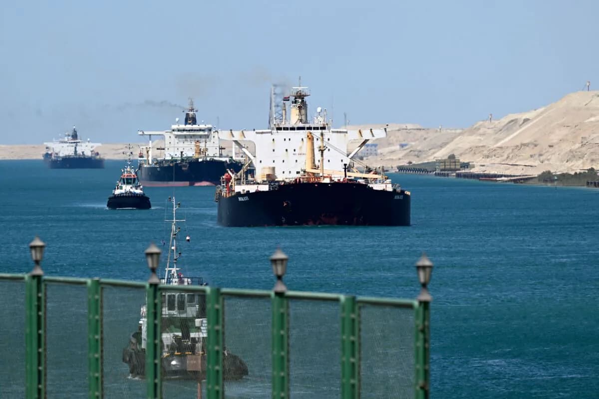 Süveyş Kanalı'nda Petrol Trafiği Rekor Kırdı: Hormuz Boğazı Kapanışı Etki Yaratıyor Süveyş Kanalı'nda Petrol Trafiği Rekor Kırdı: Hormuz Boğazı Kapanışı Etki Yaratıyor