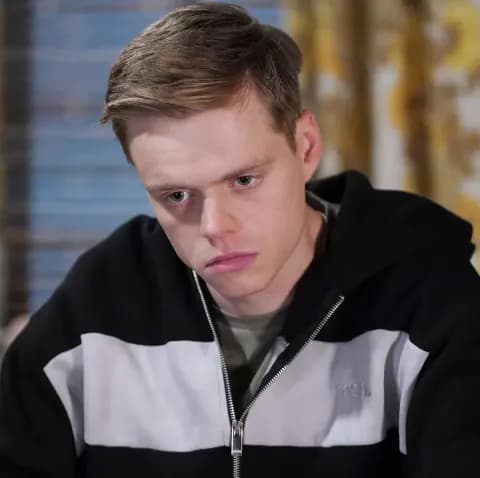 EastEnders'da Büyük İhanet: Oscar Branning'in Gizli İlişkisi Ortaya Çıktı EastEnders'da Büyük İhanet: Oscar Branning'in Gizli İlişkisi Ortaya Çıktı
