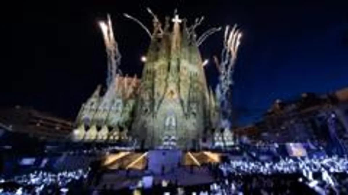 Dünyanın En Yüksek Kilisesi: Gaudi'nin Sagrada Família Vizyonu Gerçek Oluyor Dünyanın En Yüksek Kilisesi: Gaudi'nin Sagrada Família Vizyonu Gerçek Oluyor