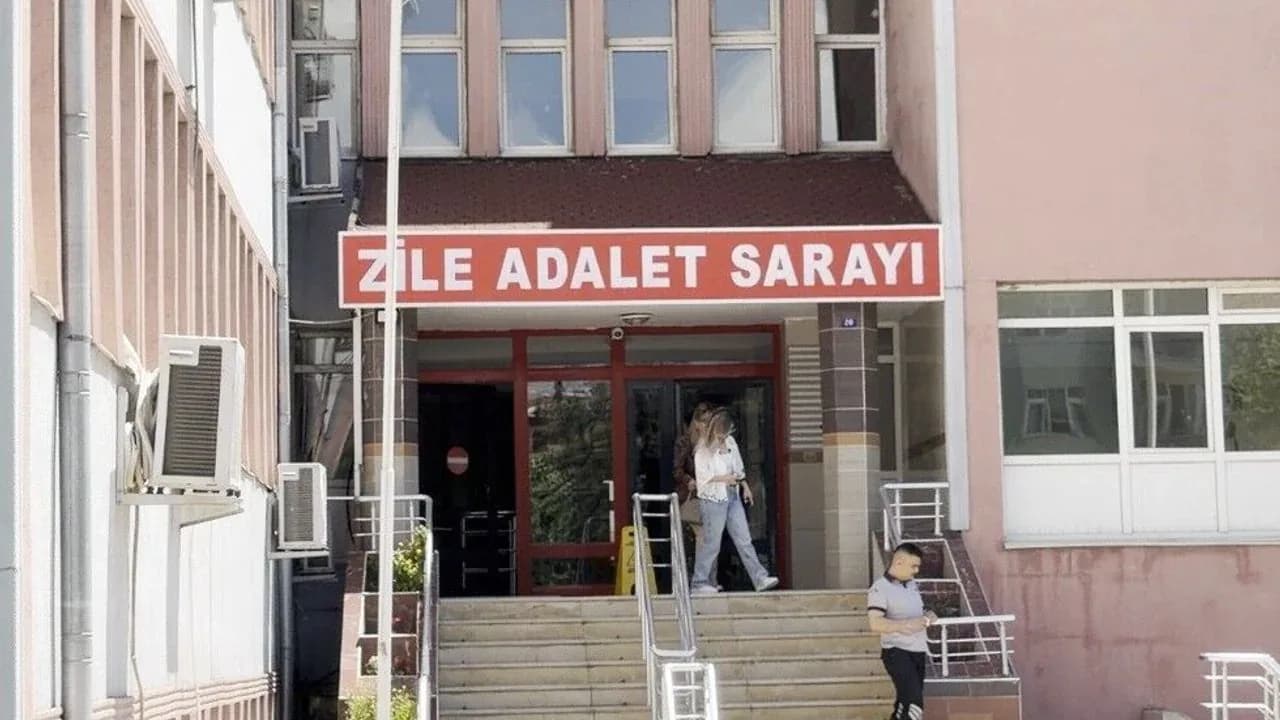 Tokat'ta trajedi: 25 yaşındaki Sibel Akpınar evinde ölü bulundu, ailesi tutuklandı Tokat'ta trajedi: 25 yaşındaki Sibel Akpınar evinde ölü bulundu, ailesi tutuklandı
