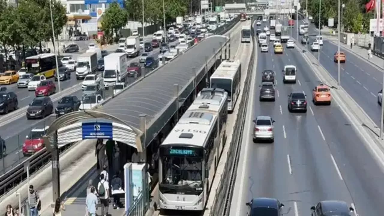 Beylikdüzü Metrobüs Durağındaki Cinayette Adli Süreç Tamamlandı: 1 Şüpheli Tutuklandı Beylikdüzü Metrobüs Durağındaki Cinayette Adli Süreç Tamamlandı: 1 Şüpheli Tutuklandı