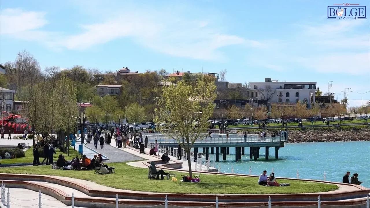Van'da Hafta Sonu Sıcaklık Alarmı: Meteoroloji'den Önemli Uyarılar Van'da Hafta Sonu Sıcaklık Alarmı: Meteoroloji'den Önemli Uyarılar