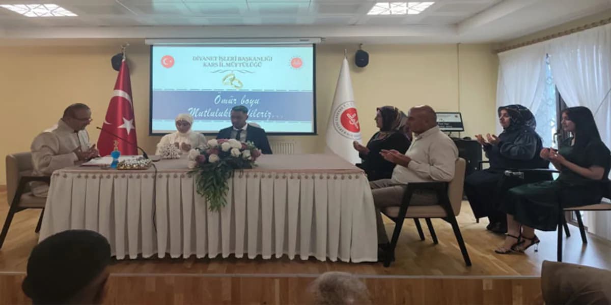Kars'ta Genç Çifte Anlamlı Destek: 'İki İnsan Bir Hayat' ile Yuvalar Kuruluyor Kars'ta Genç Çifte Anlamlı Destek: 'İki İnsan Bir Hayat' ile Yuvalar Kuruluyor