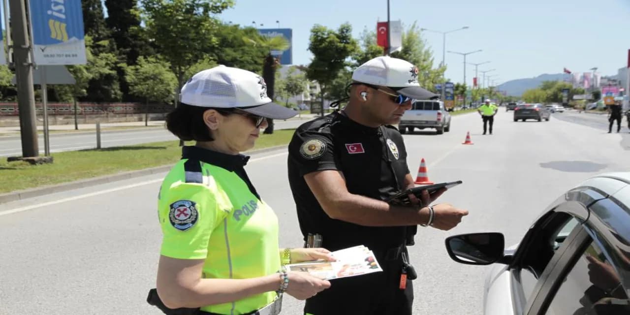 Ordu'da Trafik Denetimleri Sıkılaştı: Bir Haftada 22 Bin Araç Kontrol Edildi Ordu'da Trafik Denetimleri Sıkılaştı: Bir Haftada 22 Bin Araç Kontrol Edildi