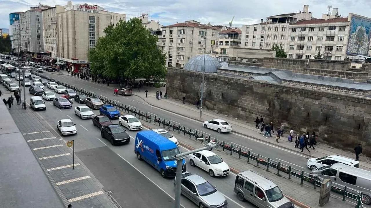İkinci El Araç Alırken Dikkat: Yapay Zeka Risk Haritasında Kayseri Hangi Grupta? İkinci El Araç Alırken Dikkat: Yapay Zeka Risk Haritasında Kayseri Hangi Grupta?