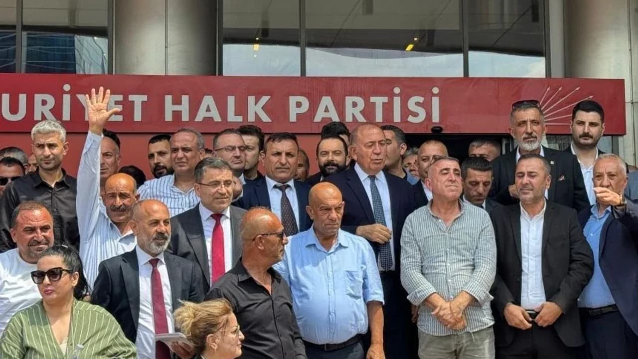 CHP'de Kritik Toplantı Yeri Değişti: Malatya'dan 150 Kişilik Destek Çıkarması CHP'de Kritik Toplantı Yeri Değişti: Malatya'dan 150 Kişilik Destek Çıkarması