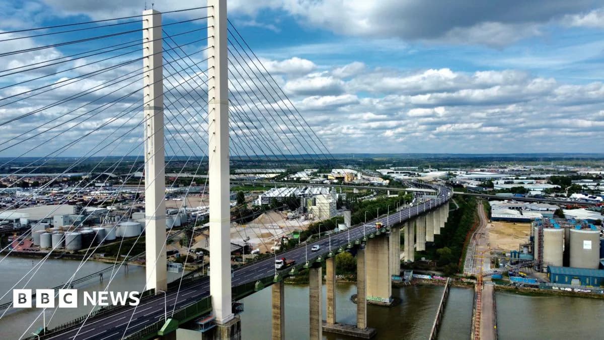 M25 Dartford Crossing'de Trafik Felç: Queen Elizabeth II Köprüsü Kapatıldı M25 Dartford Crossing'de Trafik Felç: Queen Elizabeth II Köprüsü Kapatıldı