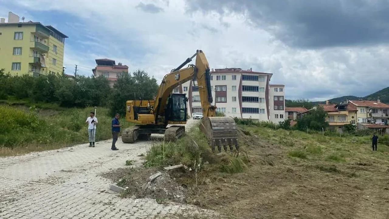 İskilip'e Yarı Olimpik Yüzme Havuzu: Dev Yatırımda İlk Kazma Vuruldu İskilip'e Yarı Olimpik Yüzme Havuzu: Dev Yatırımda İlk Kazma Vuruldu