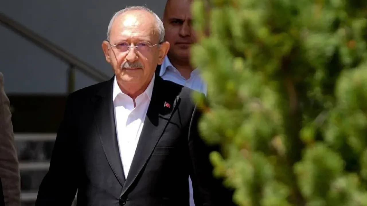 CHP'de Mahkeme Sonrası Sert Rüzgar: Kılıçdaroğlu'ndan 'Pavyon Pazarlıkları' Çıkışı CHP'de Mahkeme Sonrası Sert Rüzgar: Kılıçdaroğlu'ndan 'Pavyon Pazarlıkları' Çıkışı