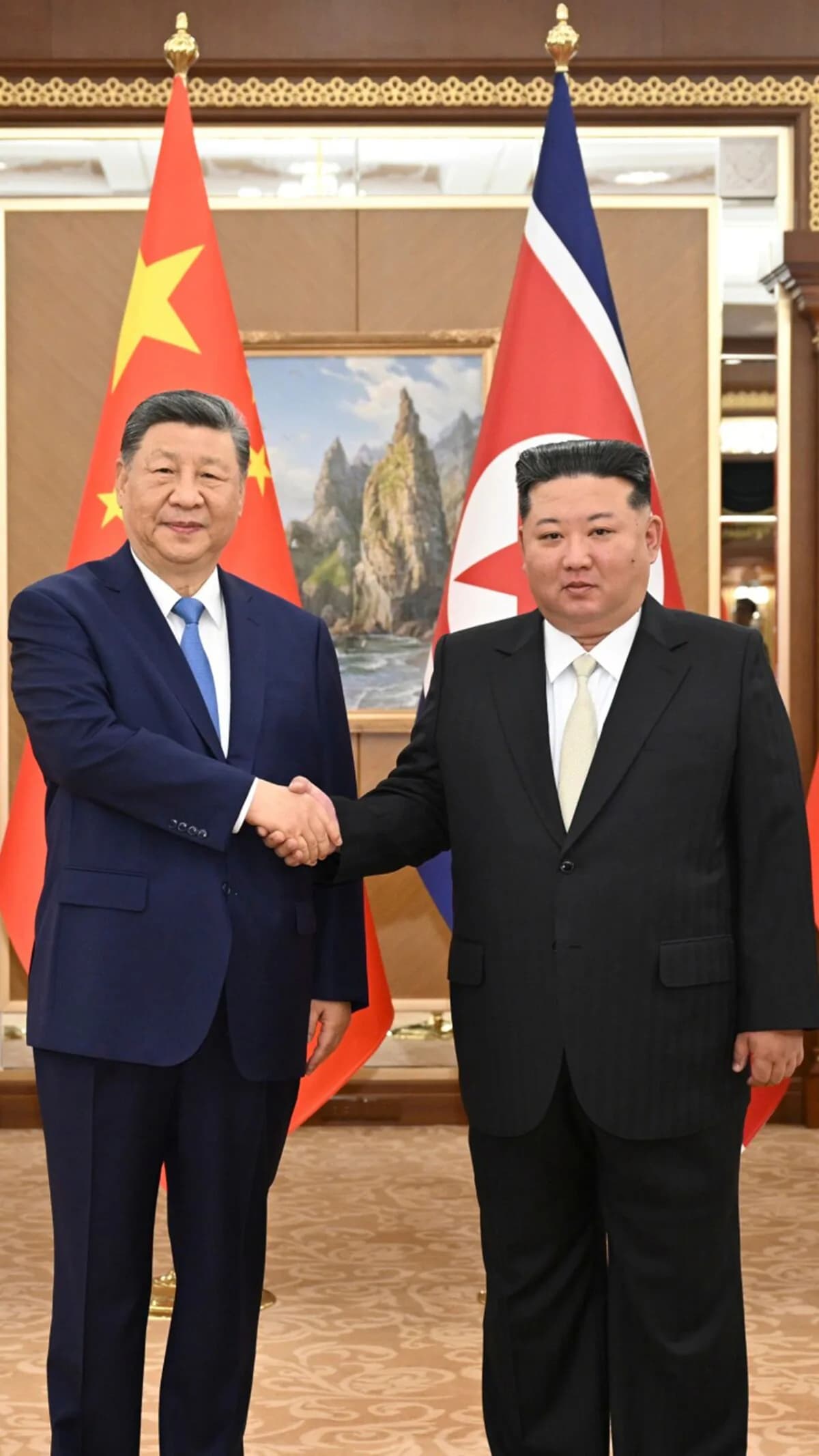 Xi Jinping ve Kim Jong Un Zirvesi: Pyongyang'da Stratejik Yakınlaşma Xi Jinping ve Kim Jong Un Zirvesi: Pyongyang'da Stratejik Yakınlaşma