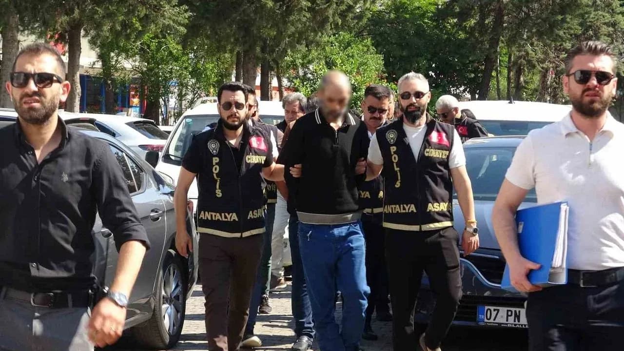 Antalya'da 12 Yıl Sonra Gelen Adalet: 'Kaza' Denilen Ölüm Cinayet Çıktı Antalya'da 12 Yıl Sonra Gelen Adalet: 'Kaza' Denilen Ölüm Cinayet Çıktı