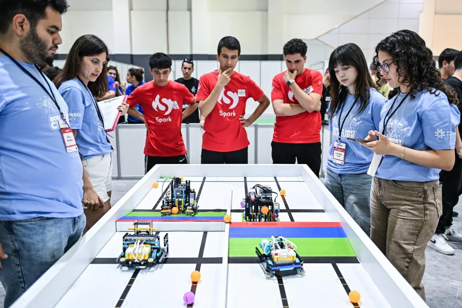 Türkiye'nin Robotik Yıldızları Belli Oldu: 22 Şehirden 254 Takım Yarıştı Türkiye'nin Robotik Yıldızları Belli Oldu: 22 Şehirden 254 Takım Yarıştı