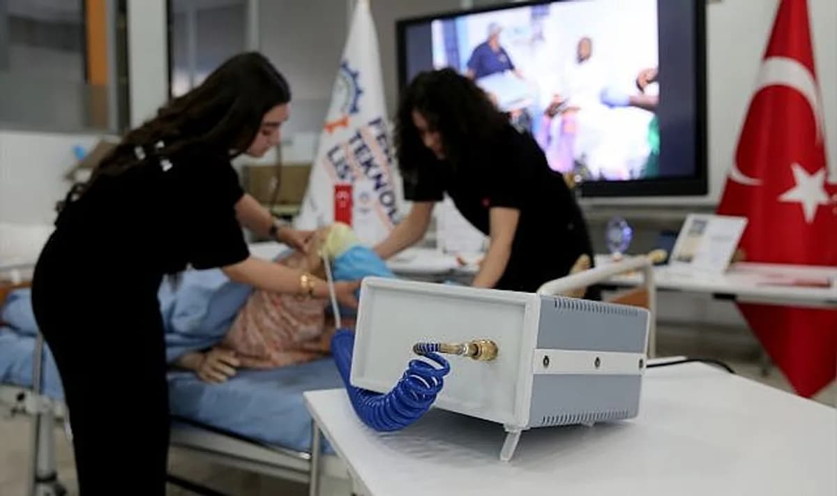 Türk Öğrencilerden Dünya Çapında Başarı: Diyabet Hastaları İçin Devrim Niteliğinde Buluş Türk Öğrencilerden Dünya Çapında Başarı: Diyabet Hastaları İçin Devrim Niteliğinde Buluş