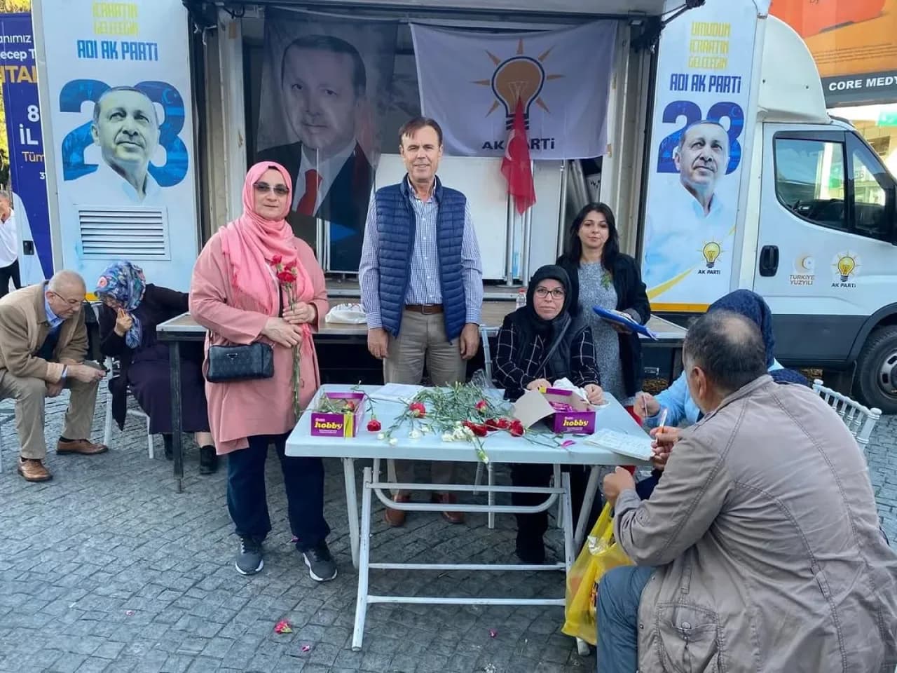 AK Parti Muratpaşa'da Yeni Üye Kazanımı İçin Mahalle Çalışması Başlattı AK Parti Muratpaşa'da Yeni Üye Kazanımı İçin Mahalle Çalışması Başlattı