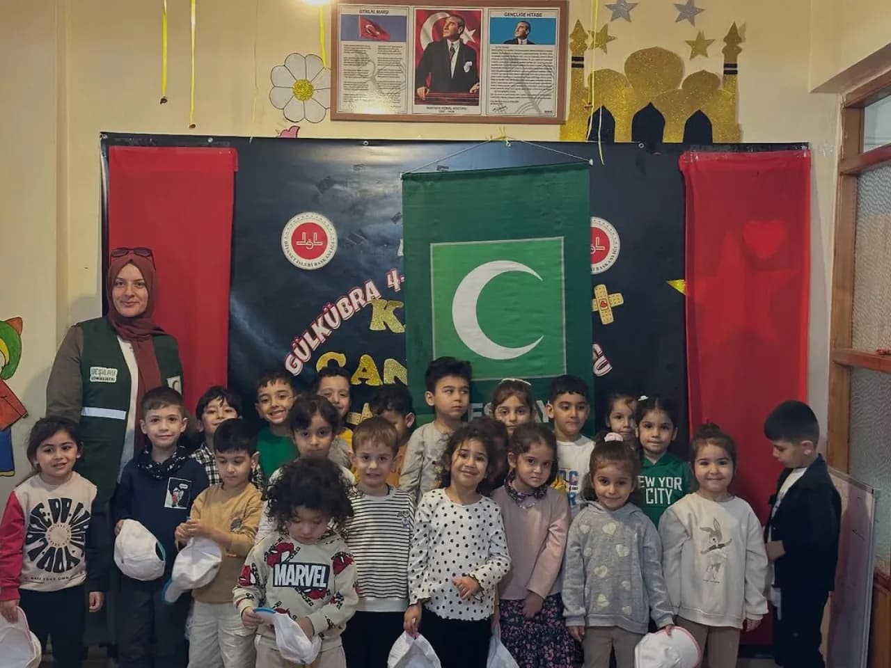 Yeşilay Sultangazi, Dünya Çocuk Günü'nde Minik Öğrencilerle Buluştu Yeşilay Sultangazi, Dünya Çocuk Günü'nde Minik Öğrencilerle Buluştu