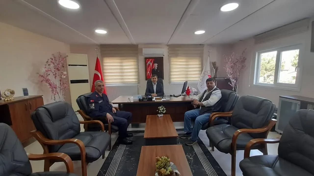 Şile'de Jandarma ve Muhtardan Tarım ve Orman Müdürlüğü'ne Ziyaret Şile'de Jandarma ve Muhtardan Tarım ve Orman Müdürlüğü'ne Ziyaret