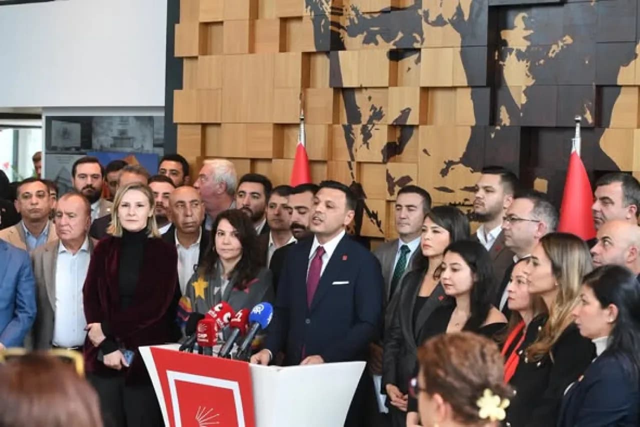 CHP İstanbul İl Başkanı Özgür Çelik, Kayyum Kararı İçin Anayasa Mahkemesi'ne Başvurdu CHP İstanbul İl Başkanı Özgür Çelik, Kayyum Kararı İçin Anayasa Mahkemesi'ne Başvurdu