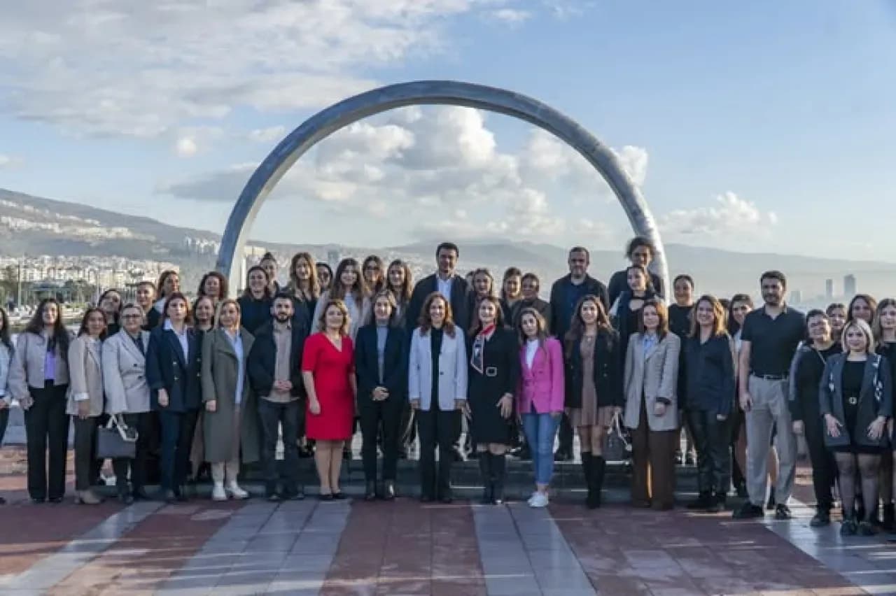 Karşıyaka Belediyesi'nden Öğretmenler Günü'nde Anlamlı Kahvaltı Karşıyaka Belediyesi'nden Öğretmenler Günü'nde Anlamlı Kahvaltı