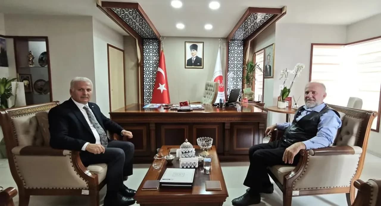 Emekli Antalya Müftüsü Sula, Yeni Müftü Aydın Yığman'ı Makamında Ziyaret Etti Emekli Antalya Müftüsü Sula, Yeni Müftü Aydın Yığman'ı Makamında Ziyaret Etti