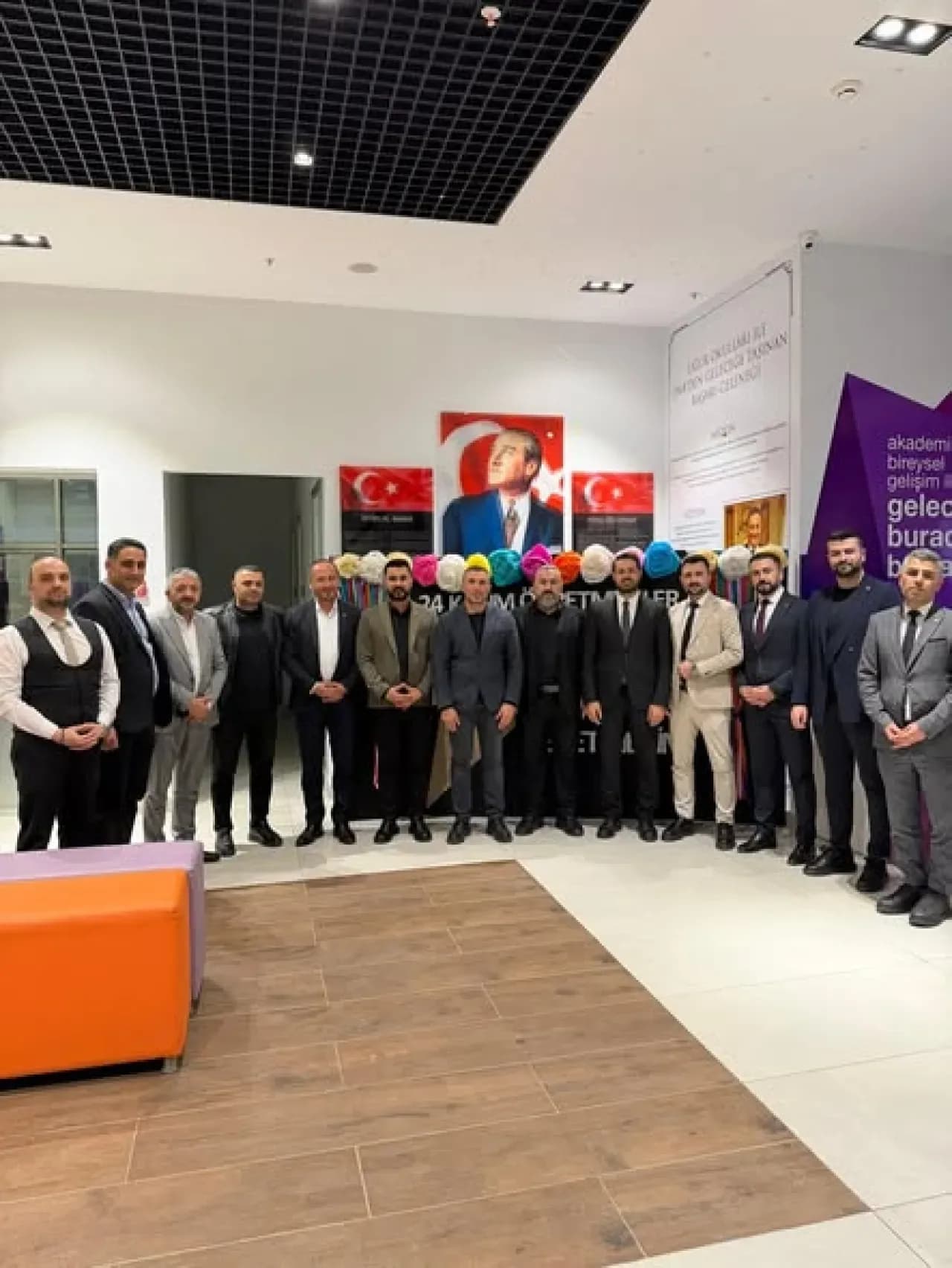 CHP Arnavutköy, Öğretmenler Günü'nde Okulları Ziyaret Etti CHP Arnavutköy, Öğretmenler Günü'nde Okulları Ziyaret Etti