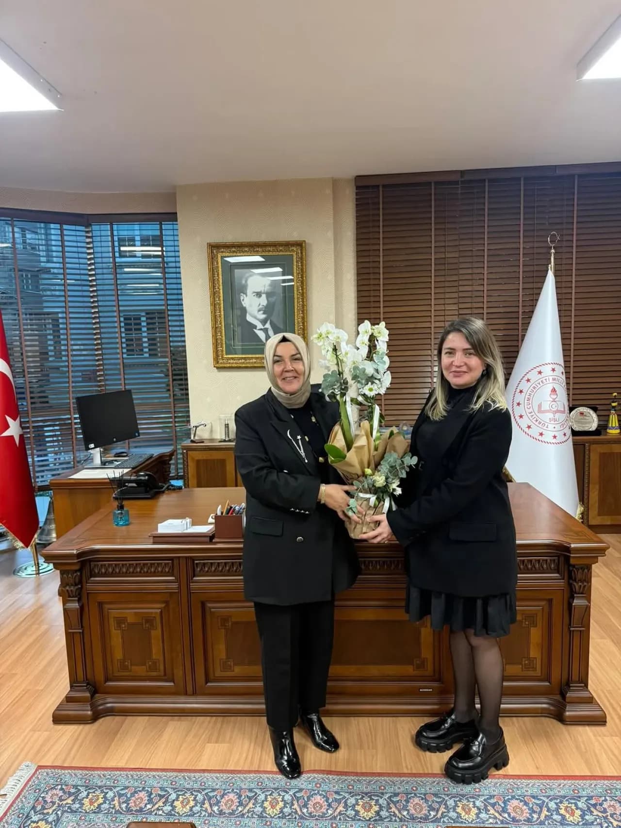 Kızılay Şişli Şubesi'nden 24 Kasım'da Milli Eğitim Müdürlüğü'ne Anlamlı Ziyaret Kızılay Şişli Şubesi'nden 24 Kasım'da Milli Eğitim Müdürlüğü'ne Anlamlı Ziyaret