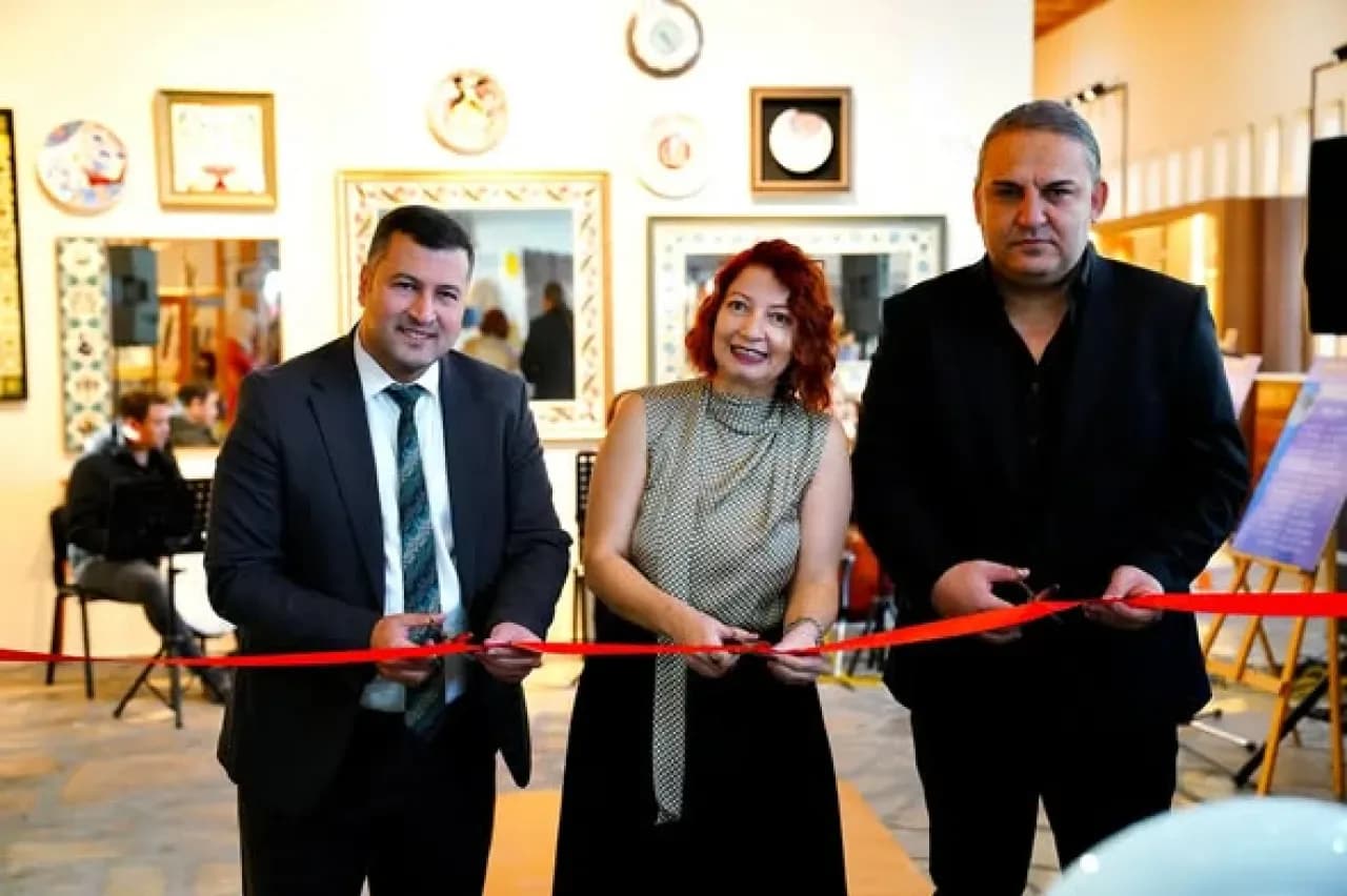 Tire'de Geleneksel Çini Sanatı Kent Müzesi'nde Sergilenmeye Başladı Tire'de Geleneksel Çini Sanatı Kent Müzesi'nde Sergilenmeye Başladı