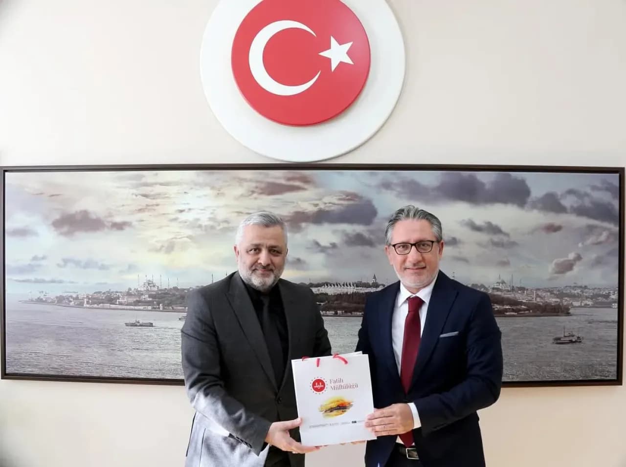 Fatih İlçe Müftüsü Şenoğlu, Öğretmenler Günü'nde İlçe Milli Eğitim Müdürü Çepni'yi Ziyaret Etti Fatih İlçe Müftüsü Şenoğlu, Öğretmenler Günü'nde İlçe Milli Eğitim Müdürü Çepni'yi Ziyaret Etti