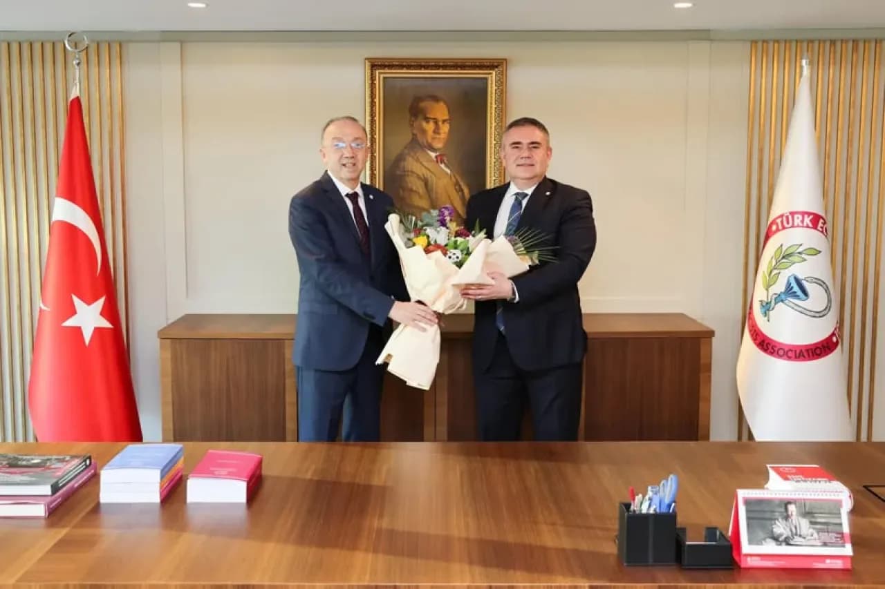 Türk Eczacıları Birliği'nde Yeni Başkan Göreve Başladı Türk Eczacıları Birliği'nde Yeni Başkan Göreve Başladı