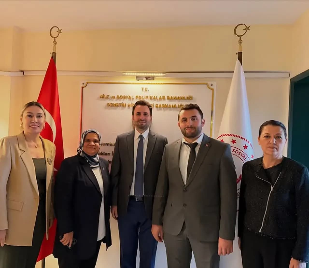 AK Parti Beylikdüzü İlçe Teşkilatı, Aile ve Sosyal Hizmetler Bakanlığı İl Müdür Yardımcısı Hülya Göksu'yu Ziyaret Etti AK Parti Beylikdüzü İlçe Teşkilatı, Aile ve Sosyal Hizmetler Bakanlığı İl Müdür Yardımcısı Hülya Göksu'yu Ziyaret Etti