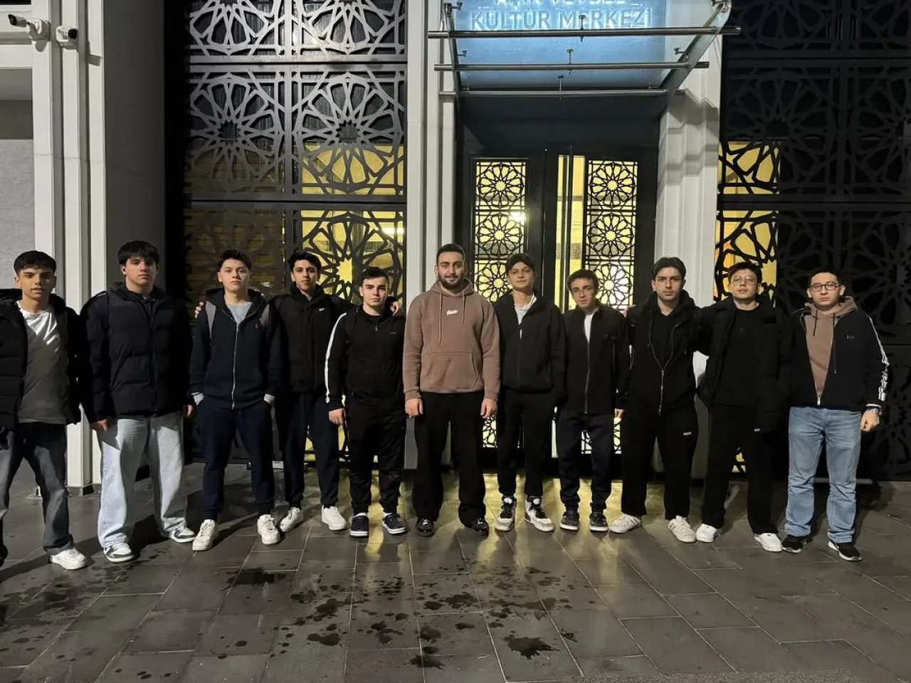 AK Gençlik Sultangazi, Hasan Celal Güzel Anadolu Lisesi'nde Havuz Etkinliği Düzenledi AK Gençlik Sultangazi, Hasan Celal Güzel Anadolu Lisesi'nde Havuz Etkinliği Düzenledi