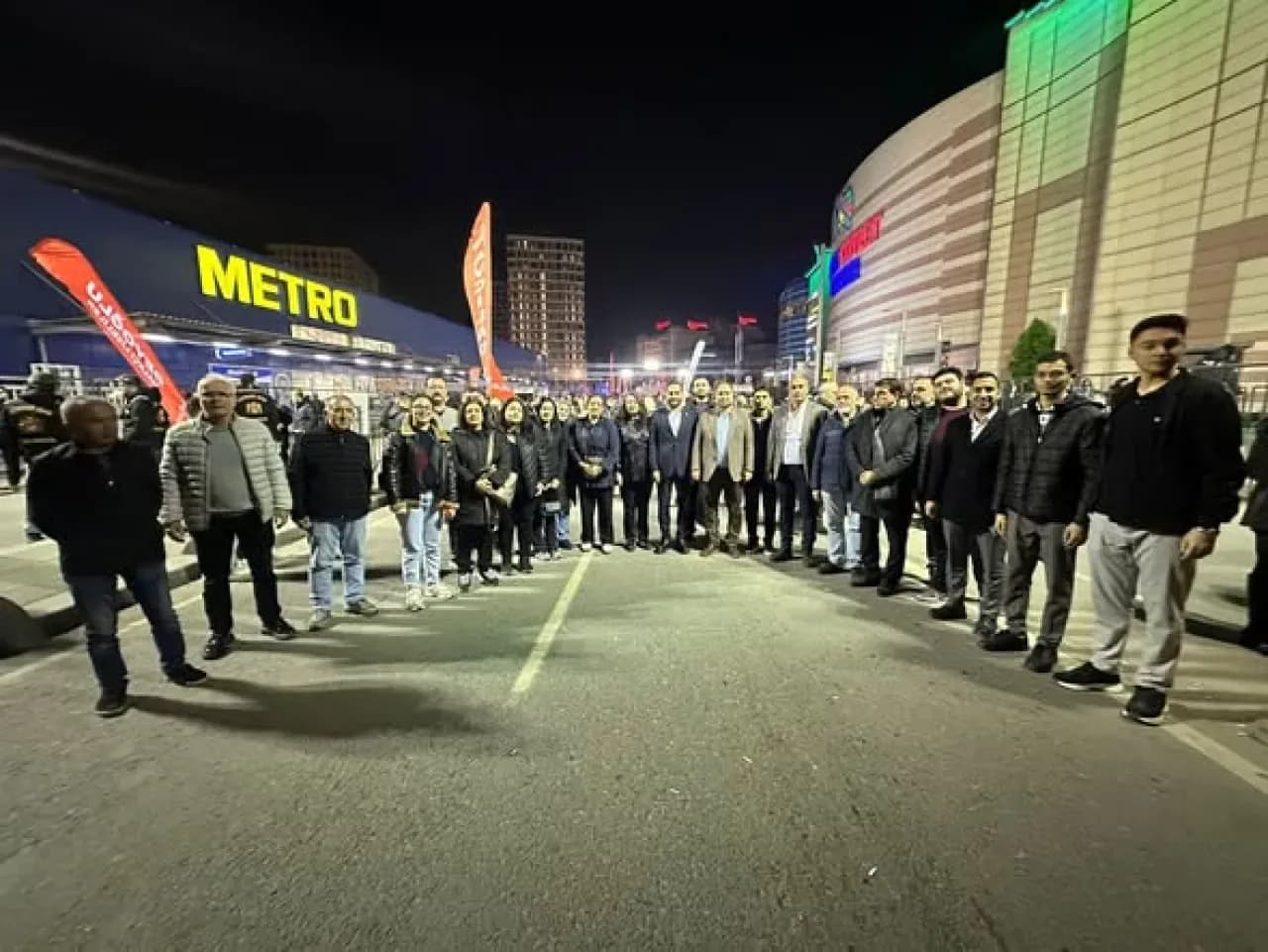 CHP'den Tutuklu Belediye Başkanları ve Cumhurbaşkanı Adayı İçin Güngören'de Buluşma CHP'den Tutuklu Belediye Başkanları ve Cumhurbaşkanı Adayı İçin Güngören'de Buluşma