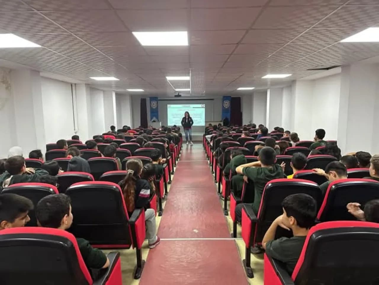 Adana Emniyeti, Öğrencileri Suç ve Zararlı Alışkanlıklara Karşı Bilinçlendiriyor Adana Emniyeti, Öğrencileri Suç ve Zararlı Alışkanlıklara Karşı Bilinçlendiriyor