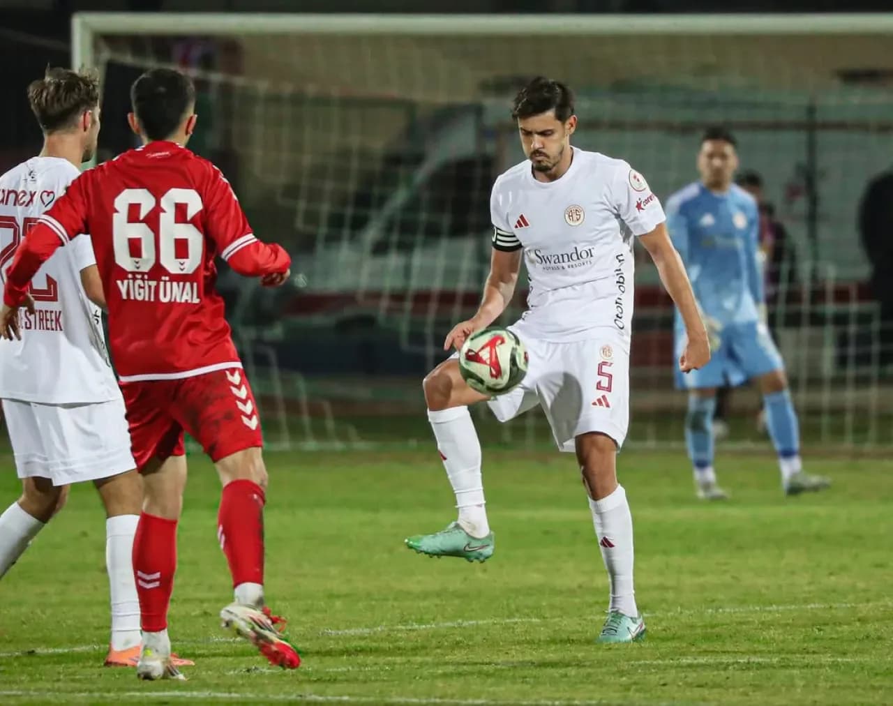 Antalyaspor ve Bitexen, Silifke Belediye Spor Maçından Kareler Antalyaspor ve Bitexen, Silifke Belediye Spor Maçından Kareler