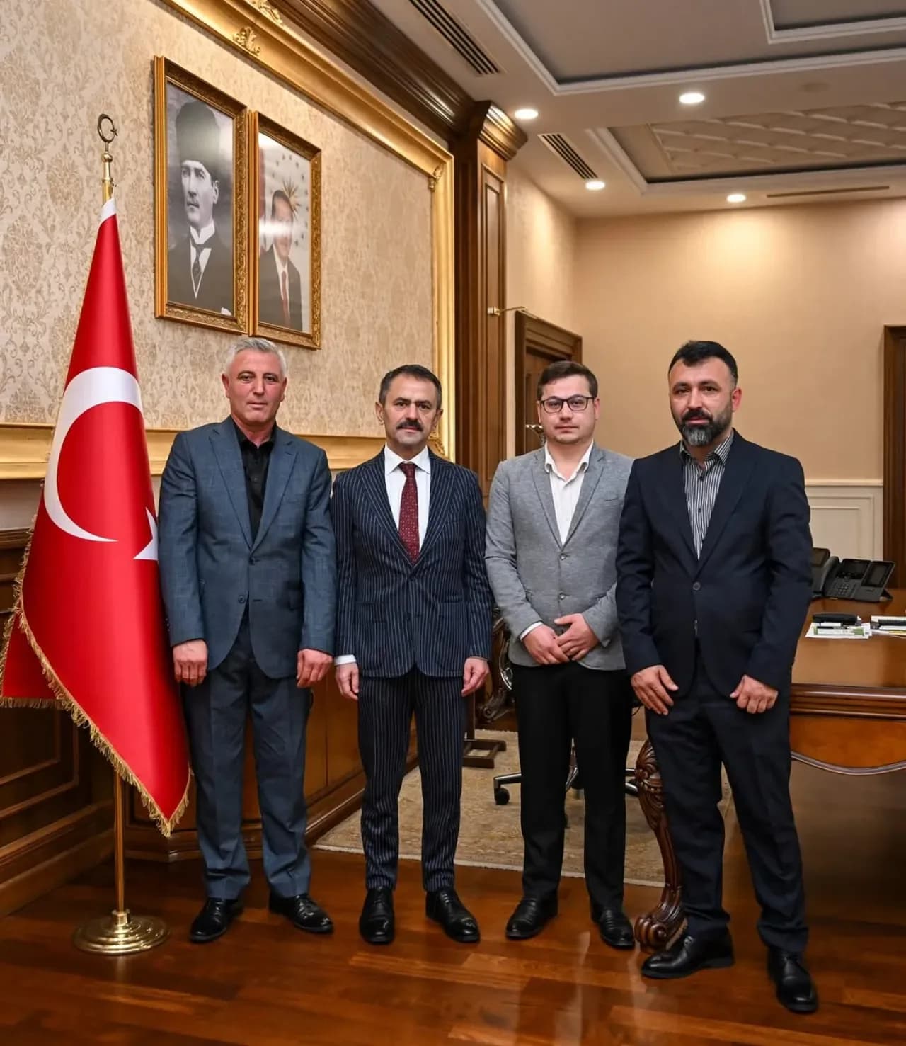 Kartepe Giresunlular Derneği Yönetimi Kocaeli Valisi Aktaş'ı Ziyaret Etti Kartepe Giresunlular Derneği Yönetimi Kocaeli Valisi Aktaş'ı Ziyaret Etti