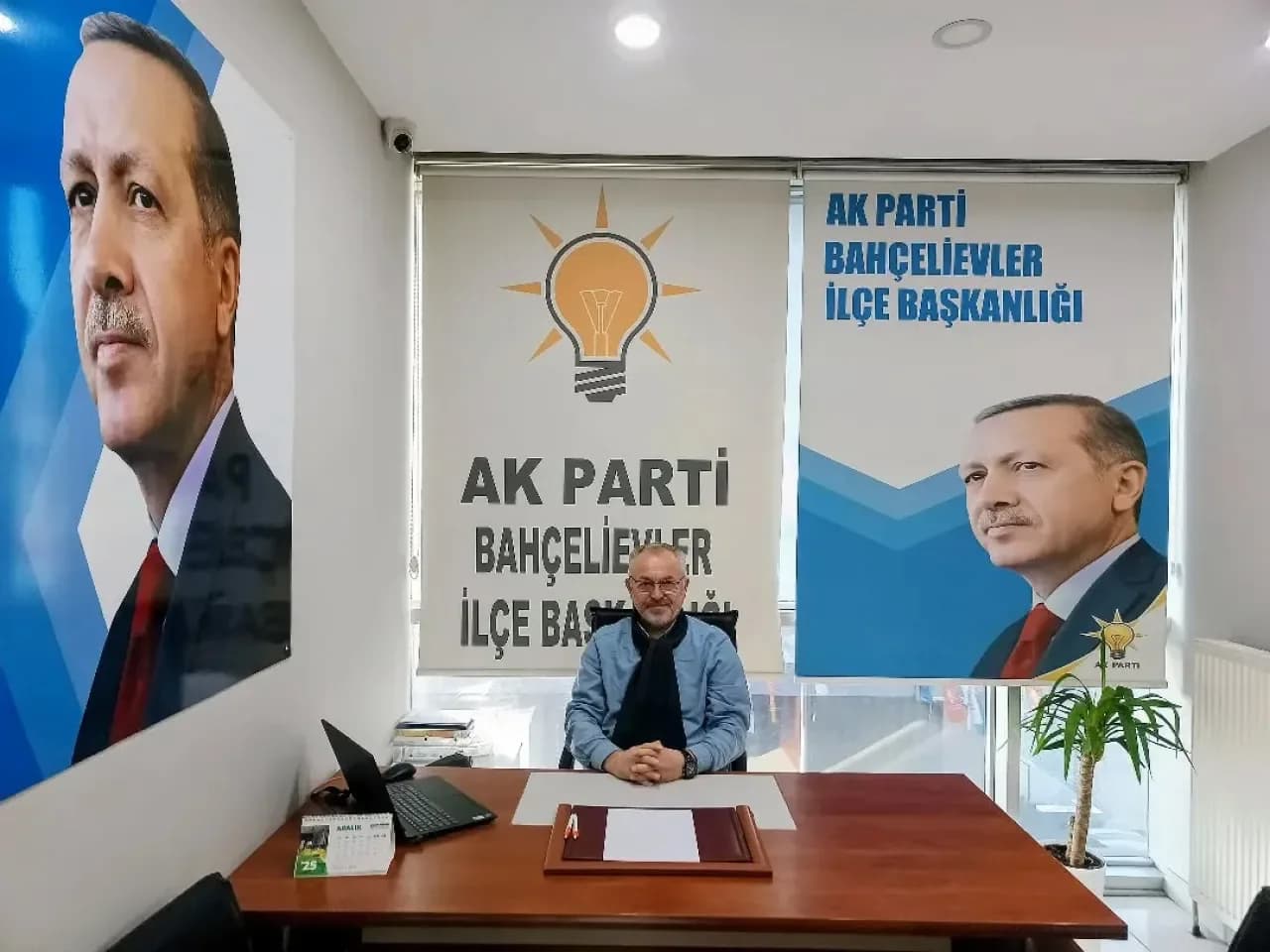 AK Parti Bahçelievler İlçe Başkanlığı'nda Vatandaş Nöbeti Başladı AK Parti Bahçelievler İlçe Başkanlığı'nda Vatandaş Nöbeti Başladı