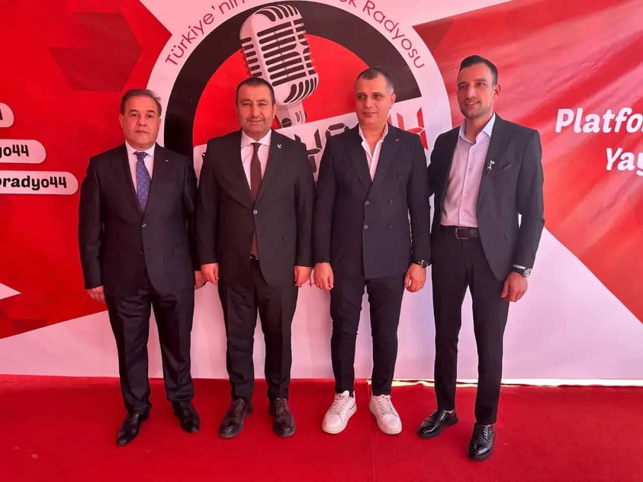 Yeniden Refah Partisi İstanbul İl Başkanı Nuri Özata, Radyo 44 FM'de Malatyalılarla Buluştu Yeniden Refah Partisi İstanbul İl Başkanı Nuri Özata, Radyo 44 FM'de Malatyalılarla Buluştu