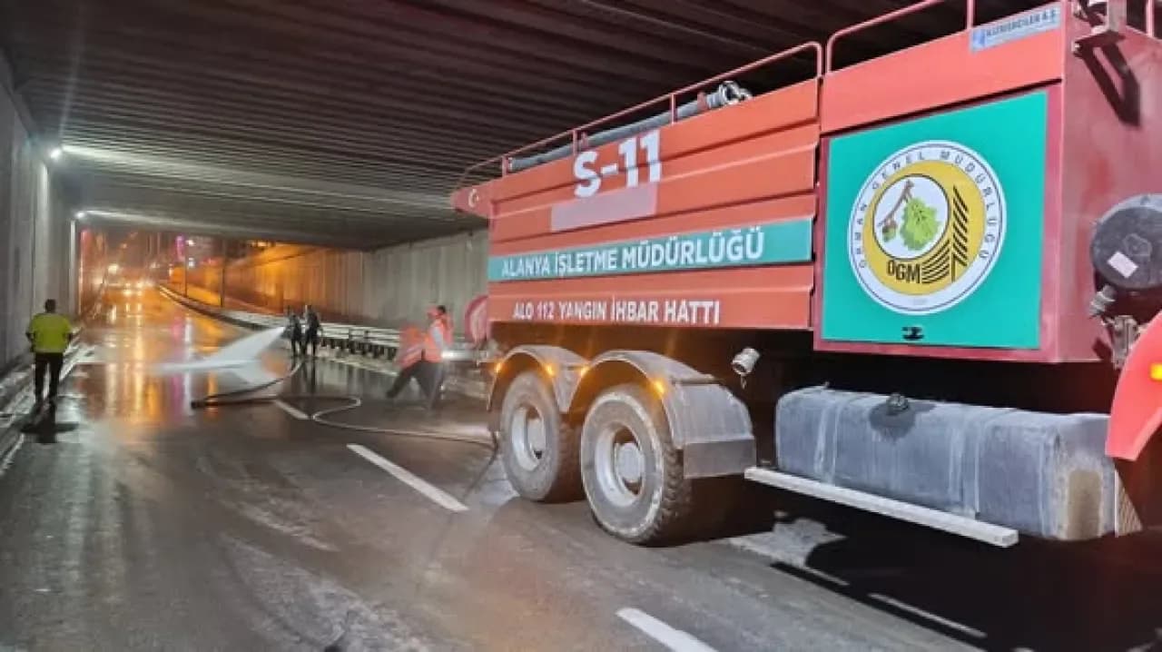 Antalya'da Yoğun Yağış Sonrası Meydana Gelen Su Baskını ve Heyelanlara Hızlı Müdahale Antalya'da Yoğun Yağış Sonrası Meydana Gelen Su Baskını ve Heyelanlara Hızlı Müdahale