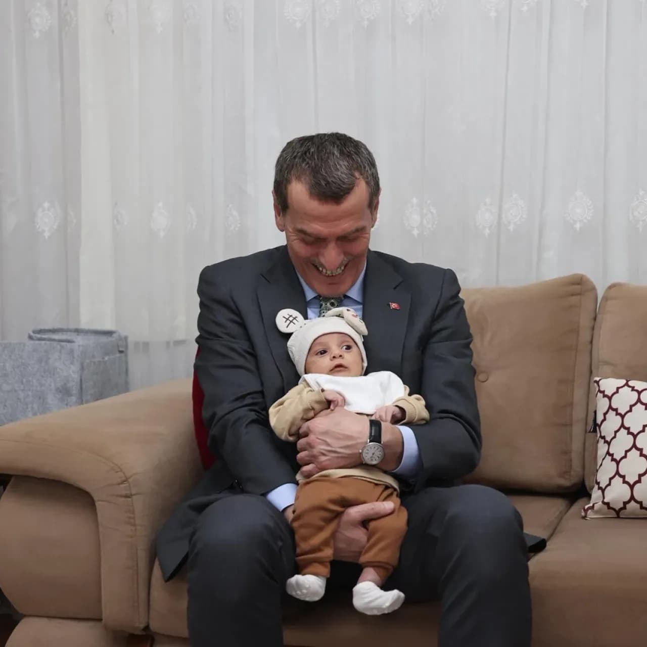 Zeytinburnu Belediye Başkanı Ömer Arısoy, Yeni Doğan Hemşehrisini Ziyaret Etti Zeytinburnu Belediye Başkanı Ömer Arısoy, Yeni Doğan Hemşehrisini Ziyaret Etti