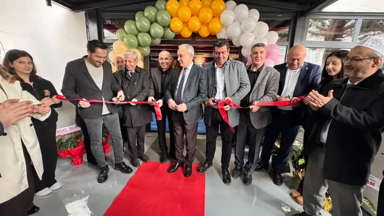 Mustafakemalpaşa'ya Yeni Bir Sosyal Yaşam Merkezi: Kutlupark Lounge Bowling Açıldı Mustafakemalpaşa'ya Yeni Bir Sosyal Yaşam Merkezi: Kutlupark Lounge Bowling Açıldı