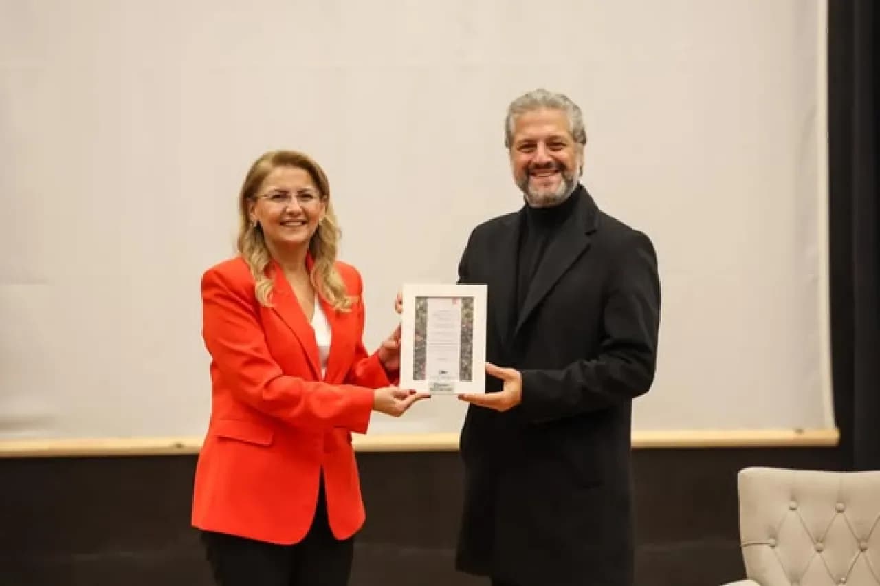 Ragıp Savaş, Bakırköy'de Sanat ve Yaşam Üzerine Keyifli Bir Söyleşi Gerçekleştirdi Ragıp Savaş, Bakırköy'de Sanat ve Yaşam Üzerine Keyifli Bir Söyleşi Gerçekleştirdi