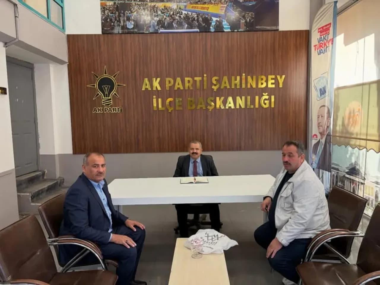 AK Parti Şahinbey İlçe Teşkilatı Vatandaşları Ağırlıyor AK Parti Şahinbey İlçe Teşkilatı Vatandaşları Ağırlıyor