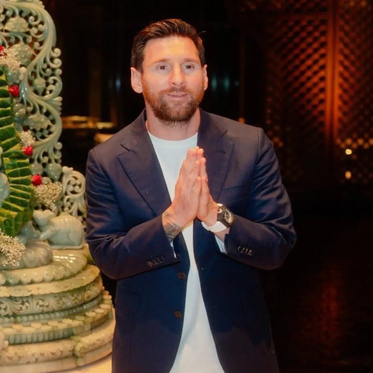 Lionel Messi'ye Hindistan Ziyaretinde 1.1 Milyon Dolarlık Lüks Saat Hediye Edildi Lionel Messi'ye Hindistan Ziyaretinde 1.1 Milyon Dolarlık Lüks Saat Hediye Edildi